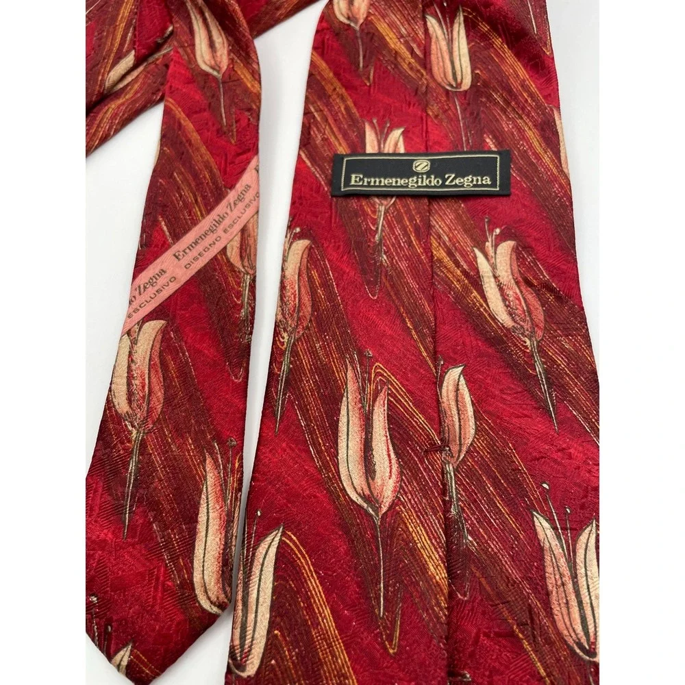 Ermenegildo Zegna Red Silk Tulip Floral Tie Made in Italy Designer Necktie